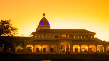 La Plaza de mercado de Mompox es uno de las principales atracciones en la ciudad además de ser parte del patrimonio arquitectónico.