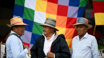Indígenas.