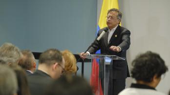 Petro denuncia intento de censura tras requerimiento de la CRC