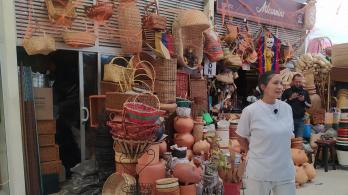 Venta de artesanías, plaza distrital de mercado del doce de octubre