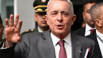 Compulsan copias a Uribe Vélez. / Foto: AFP.