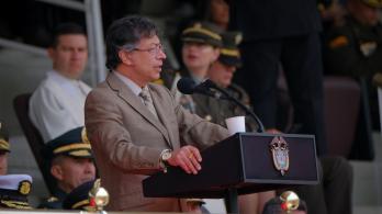 El primer mandatario denunció vínculos entre disidencias de Iván Mordisco, narcotráfico y extrema derecha, y afirmó que menores son usados como combatientes en negocios ilegales con coltán.