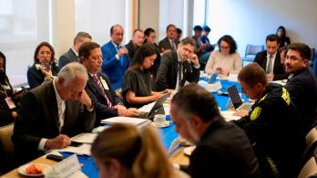 Colombia prohíbe precursores químicos del fentanilo para evitar convertirse en productor