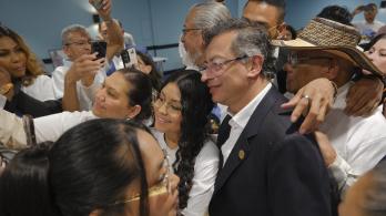 Aprobación e imagen positiva del presidente Petro se ubican en el 40 %