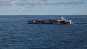 El portaaviones más grande del mundo, el USS Gerald R. Ford, navega por el mar del Norte durante el ejercicio Neptune Strike 2025 de la OTAN, dirigiéndose al Caribe.