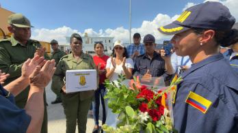 Kits de alimentos, y de aseo, juegos de sábanas y toldillos hacen parte de la ayuda entregada por Colombia para apoyar a familias afectadas en ambos países caribeños, afectadas por el huracán Melissa. 