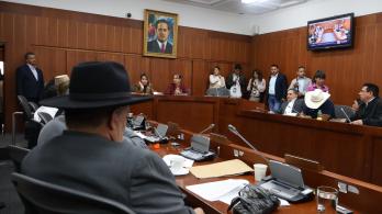 Presidente Petro como el Ministerio de Salud aseguran que la reforma a la salud sí tiene aval fiscal y anuncian acciones judiciales tras decisión de la Comisión Séptima del Senado.