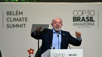 El presidente de Brasil, Luiz Inácio Lula da Silva, pronuncia un discurso durante la Plenaria General de Líderes en el marco de la COP 30, la Conferencia de las Naciones Unidas sobre el Cambio Climático, celebrada en Belém, estado de Pará, Brasil.