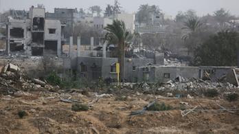 Vista general de un bloque de hormigón que marca la «línea amarilla» trazada por el ejército israelí en Bureij, en el centro de la Franja de Gaza.