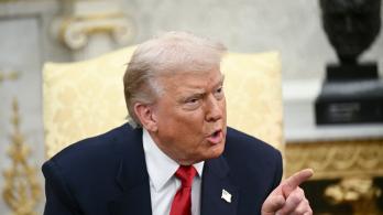 El presidente de Estados Unidos, Donald Trump, responde a las preguntas de la prensa durante una reunión con el príncipe heredero y primer ministro del Reino de Arabia Saudita, Mohammed bin Salman, en el Despacho Oval de la Casa Blanca, en Washington D. C.