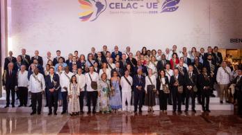 Presidente inaugura IV Cumbre CELAC-UE con llamado urgente a frenar 'la barbarie' global