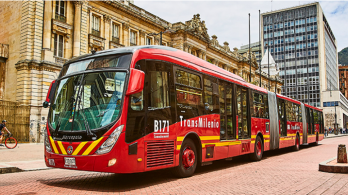 Bus de Transmilenio, sobre la Avenida Jiménez 