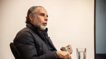 Gobierno denuncia "ataque político" del CNE luego de la sanción impuesta a la campaña presidencial 