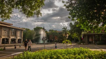 Con respaldo del Ranking U-Sapiens 2025-2, el primer mandatario señaló que la educación pública supera en calidad a la privada y anunció respaldo a la Universidad de Antioquia.