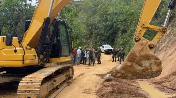 Ejército y Alcaldía de Rovira mejoran 24 km de vía rural en beneficio de más de 4.000 habitantes del Tolima 