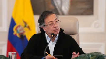 Presidente Petro responde a Bruce Mac Master sobre emergencia económica.