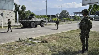30.000 uniformados refuerzan la frontera con Venezuela.