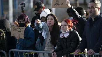 ICE mata a tiros a una mujer en Minneapolis durante redada migratoria