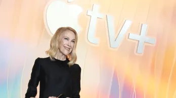 WEST HOLLYWOOD, CALIFORNIA - 14 DE SEPTIEMBRE: Catherine O'Hara asiste a la alfombra roja de la fiesta Primetime Emmy de Apple TV+ en Ysabel.