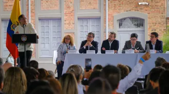 Petro negociará con Bogotá para no subir pasaje de TransMilenio