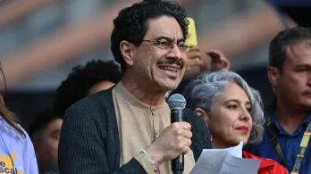 Iván Cepeda denunciará a expresidente Pastrana por menciones en documentos desclasificados del caso Epstein