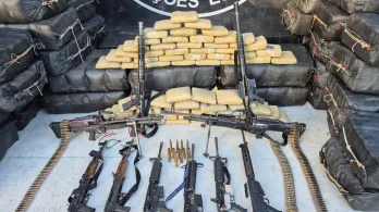 Armada incautó cocaína, marihuana y fusiles en frontera con Brasil.