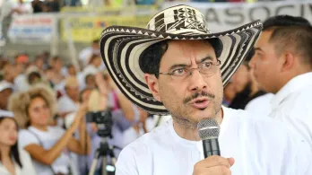 Iván Cepeda convoca marcha en Bogotá a favor del salario mínimo vital y en respaldo al presidente Petro