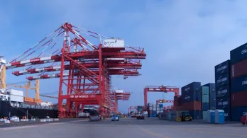 Barco Carguero, Puerto de Carga y Containers del Comercio Exterior