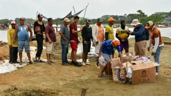  Petro convoca a campesinos de Córdoba y Sucre a romper diques.
