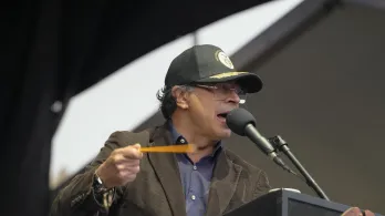 Petro propone que dueños de EPS respondan con su patrimonio.