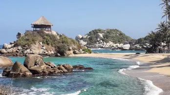 Cierre temporal del Parque Tayrona por amenazas y bloqueos en accesos, anuncian autoridades