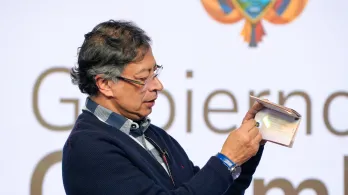 Presidente Petro presentó el nuevo pasaporte de Colombia.