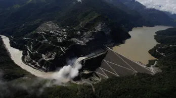 Superservicios anuncia investigación a generadoras eléctricas.