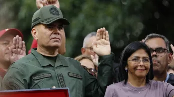 Presidenta de Venezuela destituye a Vladimir Padrino como ministro de Defensa