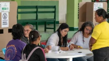 Reglas para evitar el uso de celulares en puestos de votación. / Foto: Registraduría.