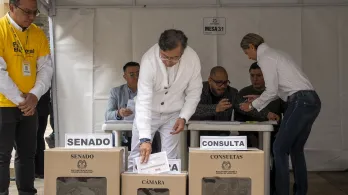 Defensa de Petro envió 14 preguntas a la Misión Electoral.