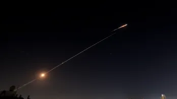 Ejército iraní asegura haber atacado la agencia israelí de inteligencia militar y bases de Estados Unidos en el Golfo