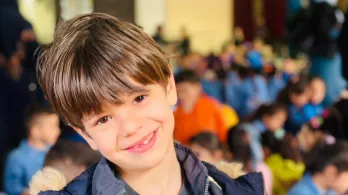 fotografía del niño que fue bombardeado en Líbano