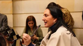 Ordenan a María Fernanda Cabal disculparse con víctimas de la UP.