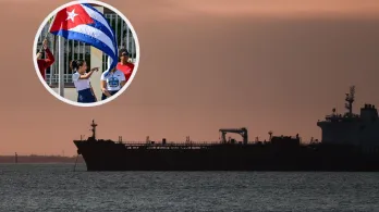 Buque petrolero ruso llega a Cuba. / Fotos: AFP.