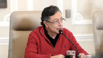 Presidente Petro señala a las EPS privadas de acaparar medicamentos y frenar la reforma a la salud