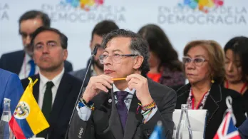 Barcelona: Petro instó a la acción en defensa de la democracia.