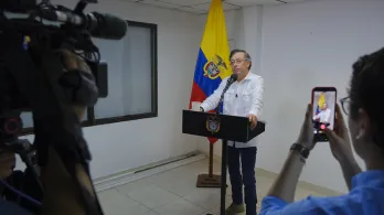 Petro ordena desbloqueo de vías para garantizar paso de alimentos 