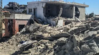 Israel destruye viviendas en Líbano, según autoridades