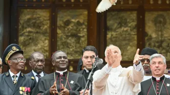 Papa León XIV alerta: el mundo está en manos de tiranos