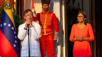 Pdte. Petro y Delcy Rodríguez firman acuerdos en Caracas.