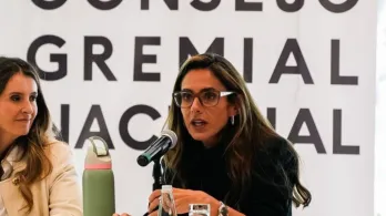 Petro critica a Acolgen por pedir suspender emergencia económica.