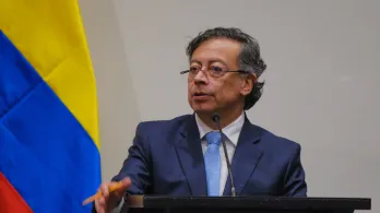 Petro llama a fondos privados de pensiones a invertir en vivienda