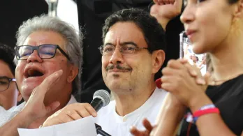 Así funciona la maquinaria de la desinformación contra Iván Cepeda.