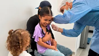 Corte Constitucional determina que la vacunación de los niños prevalece sobre la decisión de los padres